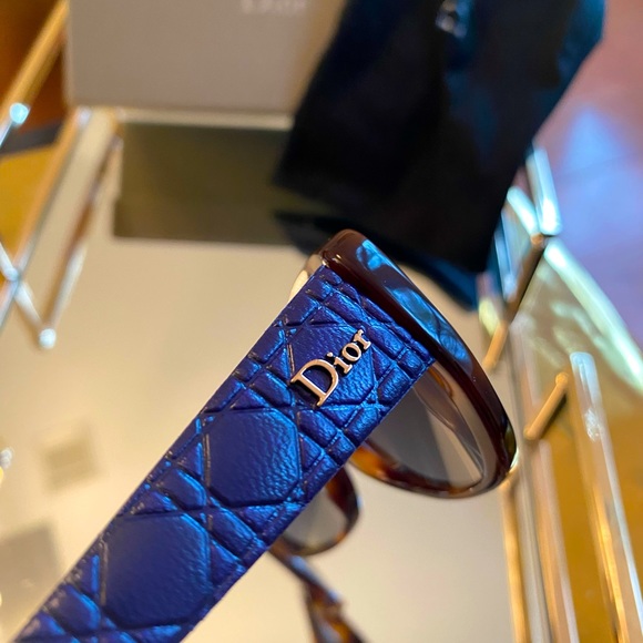 Dior cannage blue / tortoiseshell sunglasses. - Picture 7 of 16